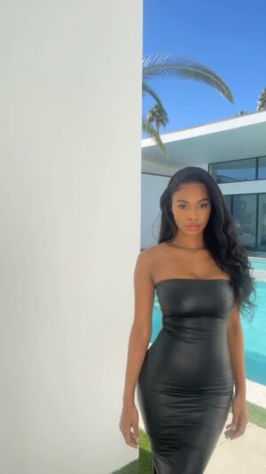 Ika Wong Instagram - The Main Character 🖤

@nakedwardrobe