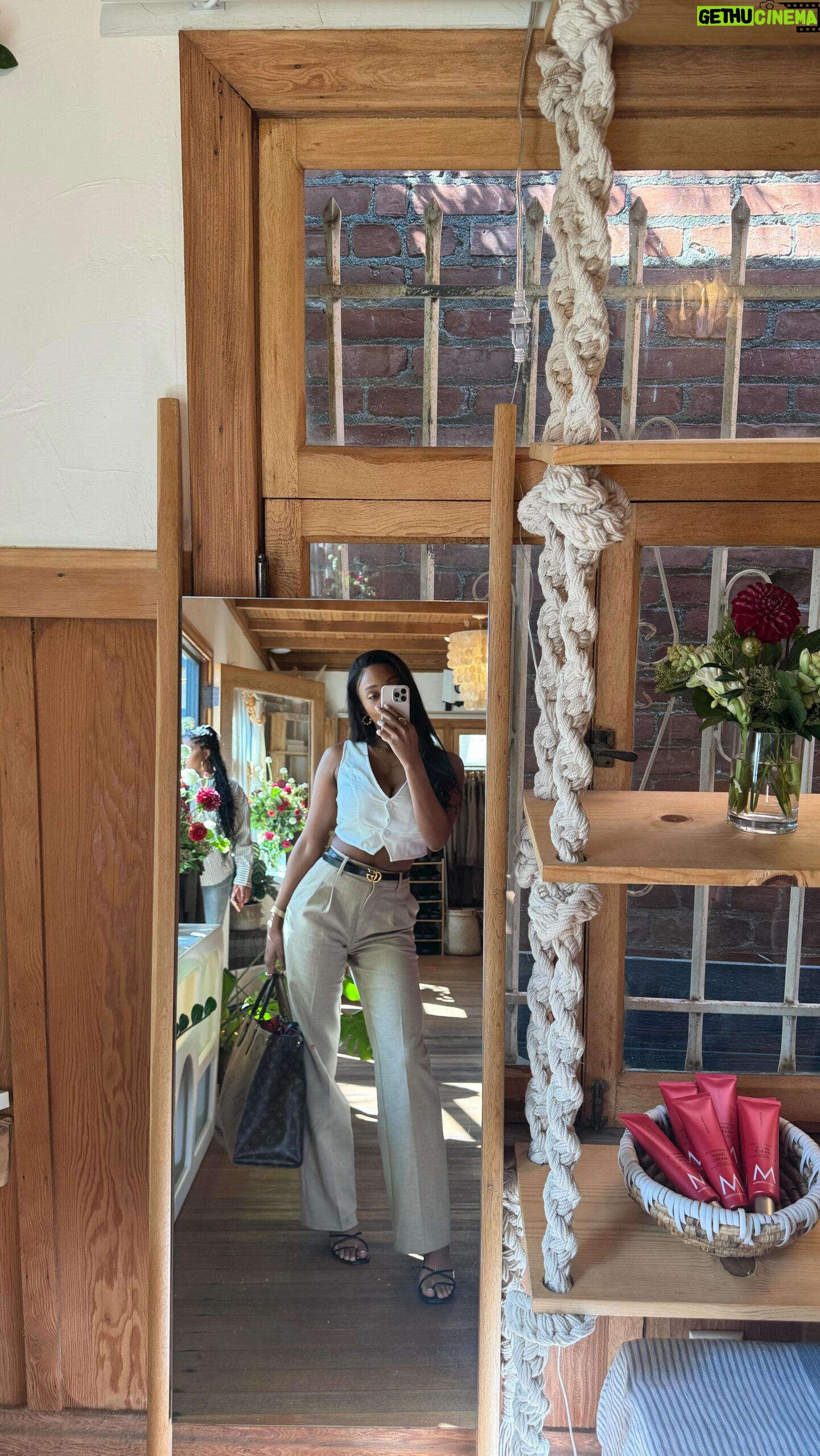 Ika Wong Instagram - My first brand trip this year in LA š“āļøš Iām so fortunate to do what I love. Meeting amazing people, working with the best brands and having a supportive community that engages with me š Thank you @moroccanoil for the amazing experience ⨠#losangeles #la