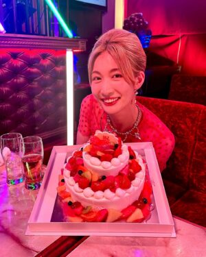 Ikumi Nakajima Instagram - 最高の誕生日でしたあ！
ありがとうございました♡