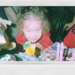 Ilayda Çevik Instagram - Hep söylüyorum yine söyleyeceğim, sen benim 1-0 önde başlama sebebimsin. İyi ki doğdun seni her şeyden çok seviyorum Melisa ❤️🌹💋🥂 #lilsis