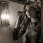 Ilayda Çevik Instagram - 🎶 Couleur Café ☕️🥖🌻🍸🪶🫶🏻 📸 @berrak_baspinar merci mademoiselle 😌💋