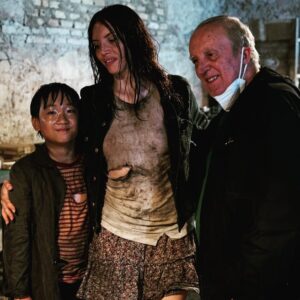 Ilenia Pastorelli Instagram - Oggi e' l'ultimo giorno di riprese per "occhiali neri". Voglio ringraziare @darioargento_official per avermi scelta e per avermi fatto vivere questa avventura incredibile. 
Voglio ringraziare anche tutta la troupe per la bellissima energia creata sul set. 
Mi mancherà moltissimo "chin"  un bambino coraggioso e attore bravissimo.