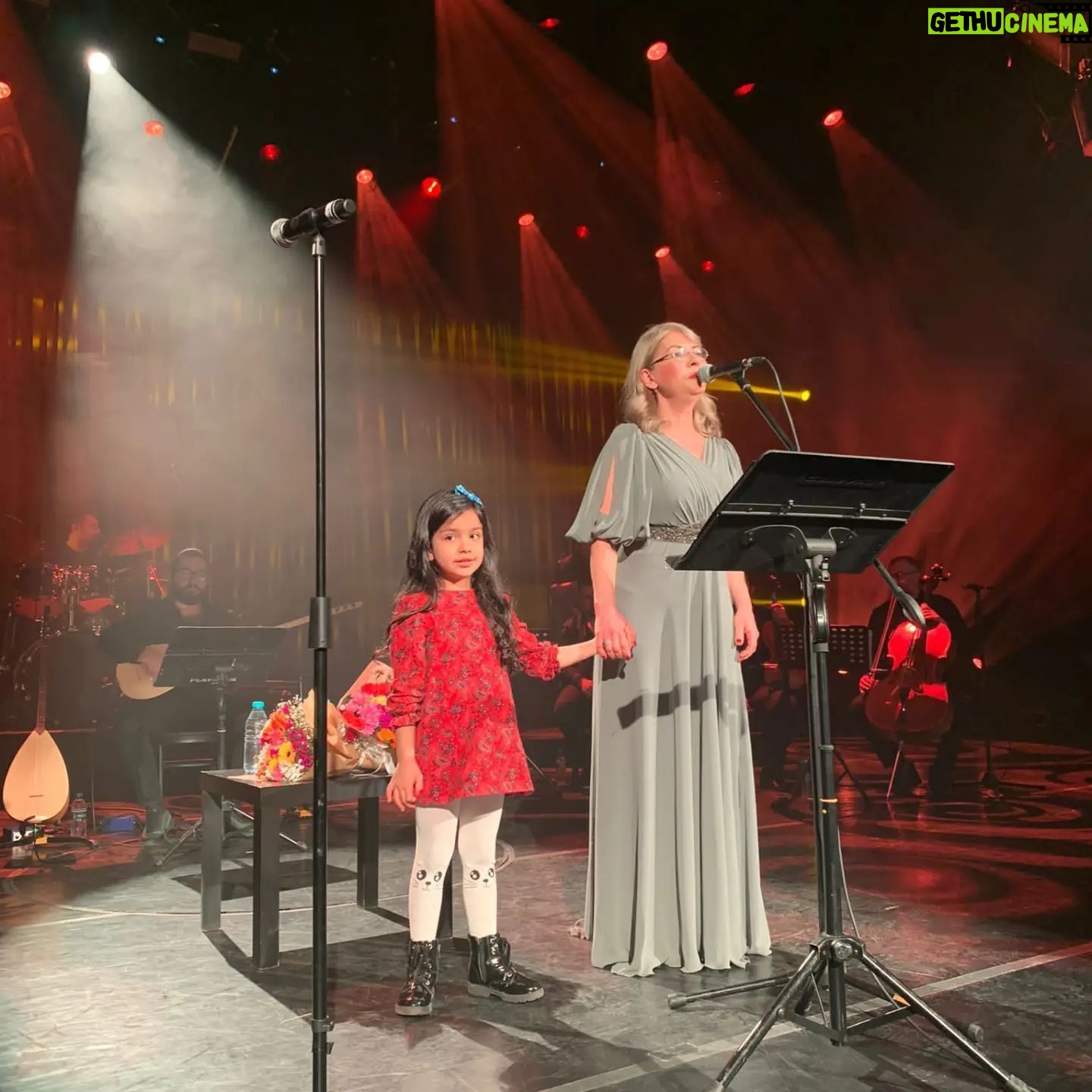 İlkay Akkaya - 10.3K Likes - Bostancı Gösteri Merkezi Konseri Hatırası 🌹
#bostancıgösterimerkezikonserleri #ilkayakkayakonseri #8martdünyakadınlargünü