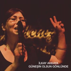 İlkay Akkaya Instagram - Güneşin olsun gönlünde 
O zaman gelsin ne gelirse 
Doldurur ışıklarla 
En karanlık gününü 
Bir şarkın olsun gönlünde 
Sevinçli ezgilerle
.
.
.
#şarkı #ilkayakkaya #müzik #müzikkutusu #music #evdekal #evdekaltürkiye #muzikvideo #şiir #şiirsokakta #istanbul #ankara #izmir #spotify