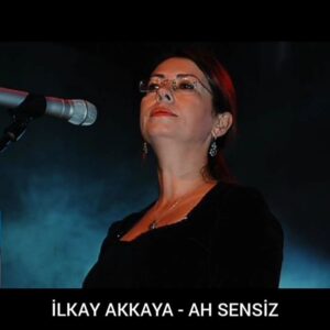 İlkay Akkaya Instagram - İLKAY AKKAYA - AH SENSİZ 
Güneş küsmüş şavkımıyor ah sensiz
Zerdali güzeli gözlerinle bak bana
Keder eş oldu yenemiyorum ah sensiz
Baldan tatlı sözlerinle gül bana
.
#ahsensiz #şarkı #müzik #müzikkutusu #ilkayakkaya #şiirsokakta #youtube #spotify #video #vmüzikvideo #instagood #instamusic #şarkısözleri #isyanbul #ankara #izmir