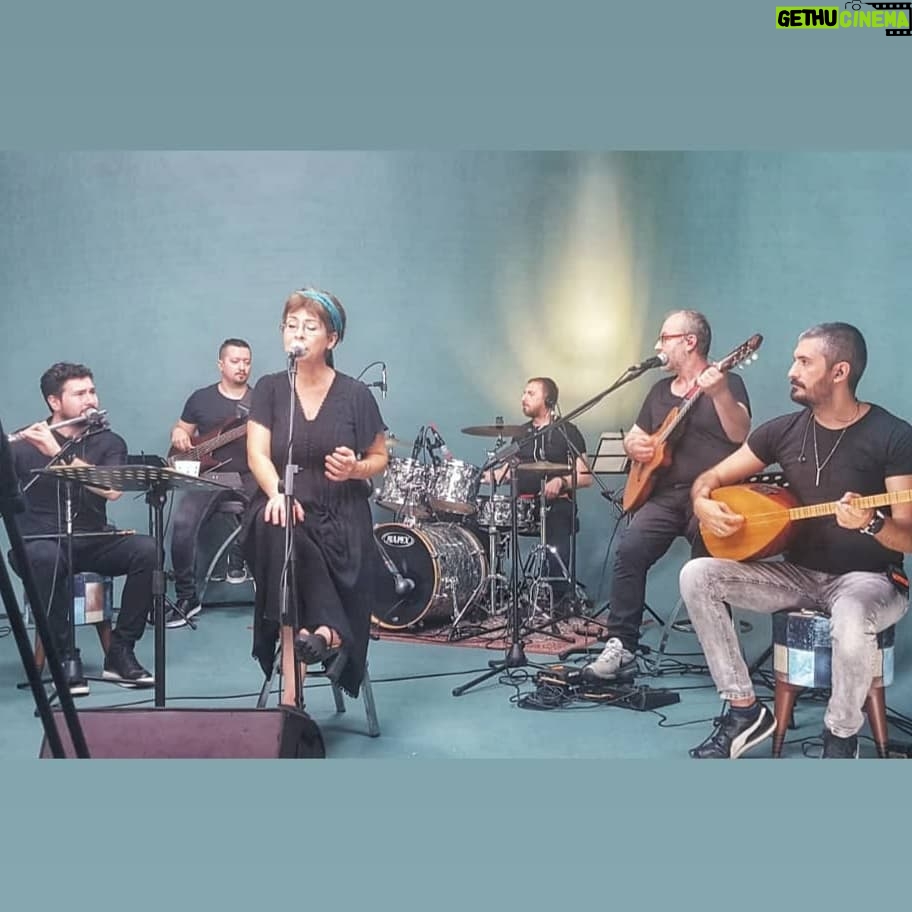 İlkay Akkaya - 6.7K Likes - @ondertunc62 @aorhuntas @erdiarslan__ @durmuskizak @alkan_basar
.
#müzik #müzikkutusu #ilkayakkaya #music #songs #orkestra
