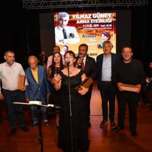 İlkay Akkaya Instagram - Adana'da, Çukurova Belediyesi'nin davetlisi olarak Yılmaz Güney Anması'ndaydık. Çok güzel bir gece oldu. Emeği geçen herkese sonsuz teşekkürler. 
#yılmazgüney 
#çukurovabelediyesi 
#adanabüyükşehirbelediyesi