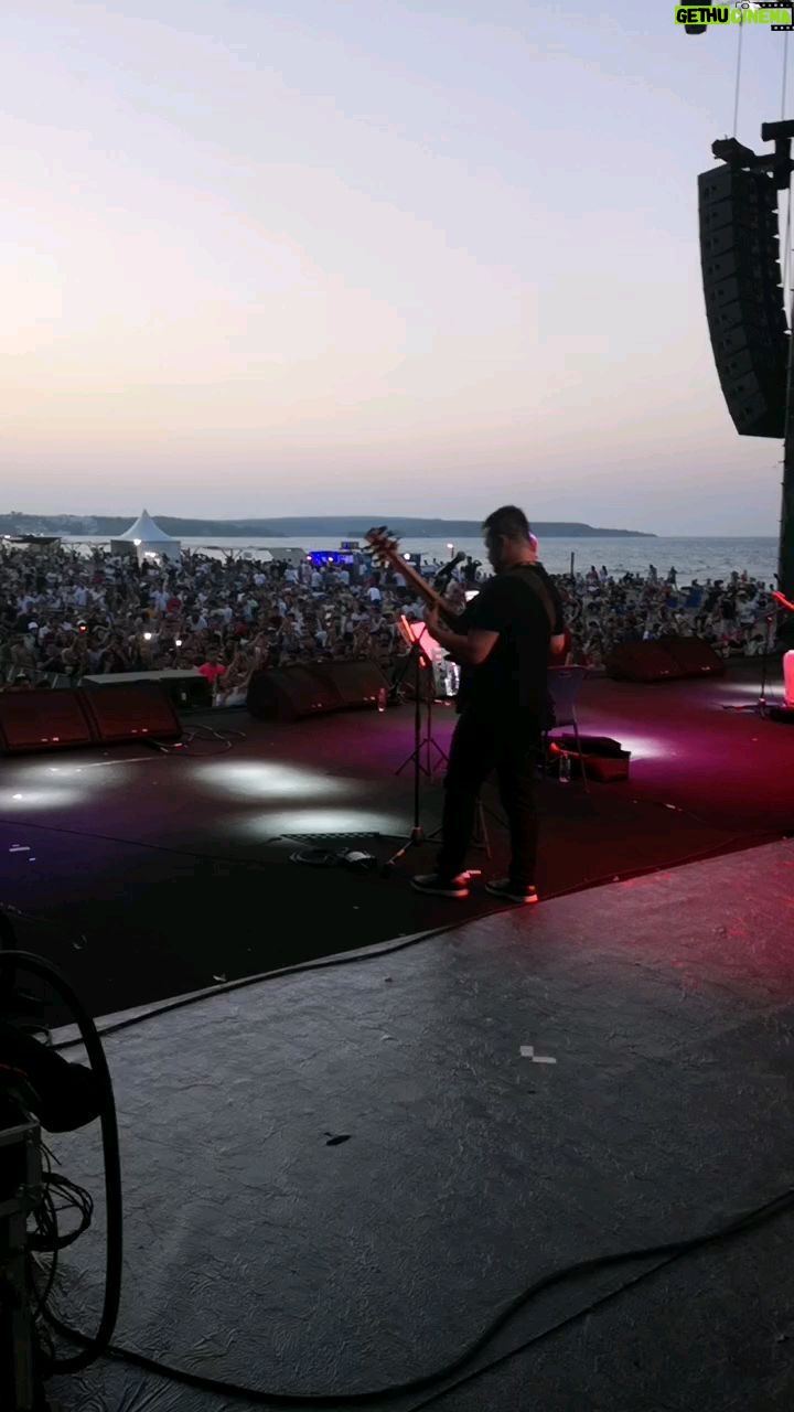 İlkay Akkaya - 8.6K Likes -