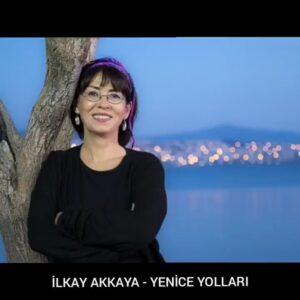 İlkay Akkaya Instagram - Çok güzel bir şarkı değil mi ? 🙂
.
Yenice yolları bükülür gider
Zülüf ak gerdana dökülür gider
Yiğidin sevdiği güzel olunca
Ömrü ardı sıra sökülür gider... .