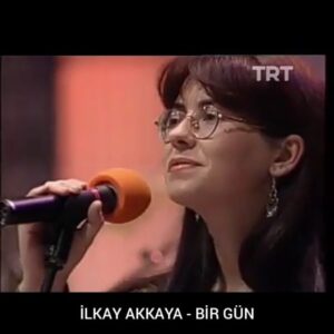 İlkay Akkaya Instagram - İLKAY  AKKAYA - BİR GÜN 🌱
Bırak gam kederi yaralı gönlüm
Yüce dağdan duman çekilir bir gün
Çapa vurulmadık bu topraklara
İlkbaharda tohum ekilir bir gün
.
.
.
#BirZamanlarTRT #HakkımıVerEvdeKalayım .
#müzikkutusu #müzik #music #şarkı #türkü #instagood #türkiye #istanbul #müzikvideo #spotify #youtube #youtubemusic