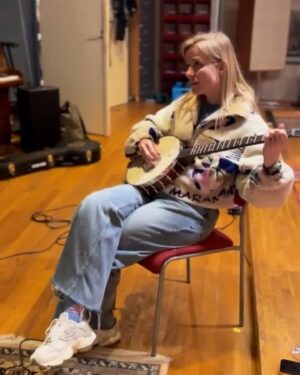 Ilse DeLange Instagram - Studioooooo time, my happy place! #studiodump ❤️