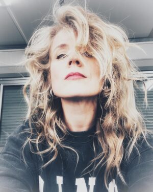 Ilse DeLange Instagram - Het wordt een wilde haren show zo op @parkfeest 😁