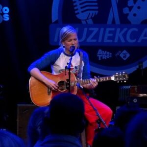 Ilse DeLange Instagram - @ilsedelangemusic krijgt @muziekcafe muisstil met het prachtig kleine liedje Stranger I Once Knew ❤️
___

#ilsedelange
#strangerionceknew
#muziekcafé
#nporadio2
#avrotros