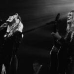 Ilse DeLange Instagram - Kickoff of the tour yesterday! It was such a beautiful evening!!! De eerste blijft spannend.. altijd.. maar dat maakt het gelukzalige gevoel des te groter naderhand. Dank aan iedereen die er was! 🙏🏻❤️ @theaterdelievekamp Thanks for the pics: Kim, Melanie en Anna! 🙏🏻