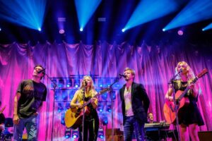 Ilse DeLange Instagram - Dank voor de prachtige Tuckerville jaren ❤️🙏🏻.

📷 @benhoudijk