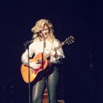 Ilse DeLange Instagram – Dit was in Alkmaar. ❤️ 
Morgen spelen we de laatste van deze reeks in Venlo!!! Daar heb ik heel veel zin in en dan…dan ga ik even naar Nashville🥰. 

Foto’s: Kim en Demi! Thanks
