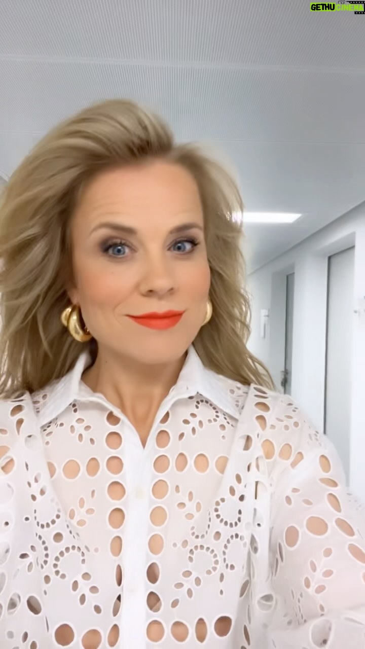 Ilse DeLange Instagram - Hello Deutschland! Watch @wdr “Hier und Heute” from 5.15PM 🙏🏻