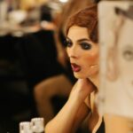 Ilse Salas Instagram - ¿Quieren hablar de política? Hablemos de #cabaret . ¿NO quieren hablar de política ? ¡HABLEMOS de #cabaret ! Esta obra no es apta para mentes retrógradas que no miran al mundo de frente HOY. 📸 @emiliovaldes55 💜 p.d. El mensaje es real. En el 2024. El mundo que no avanza…