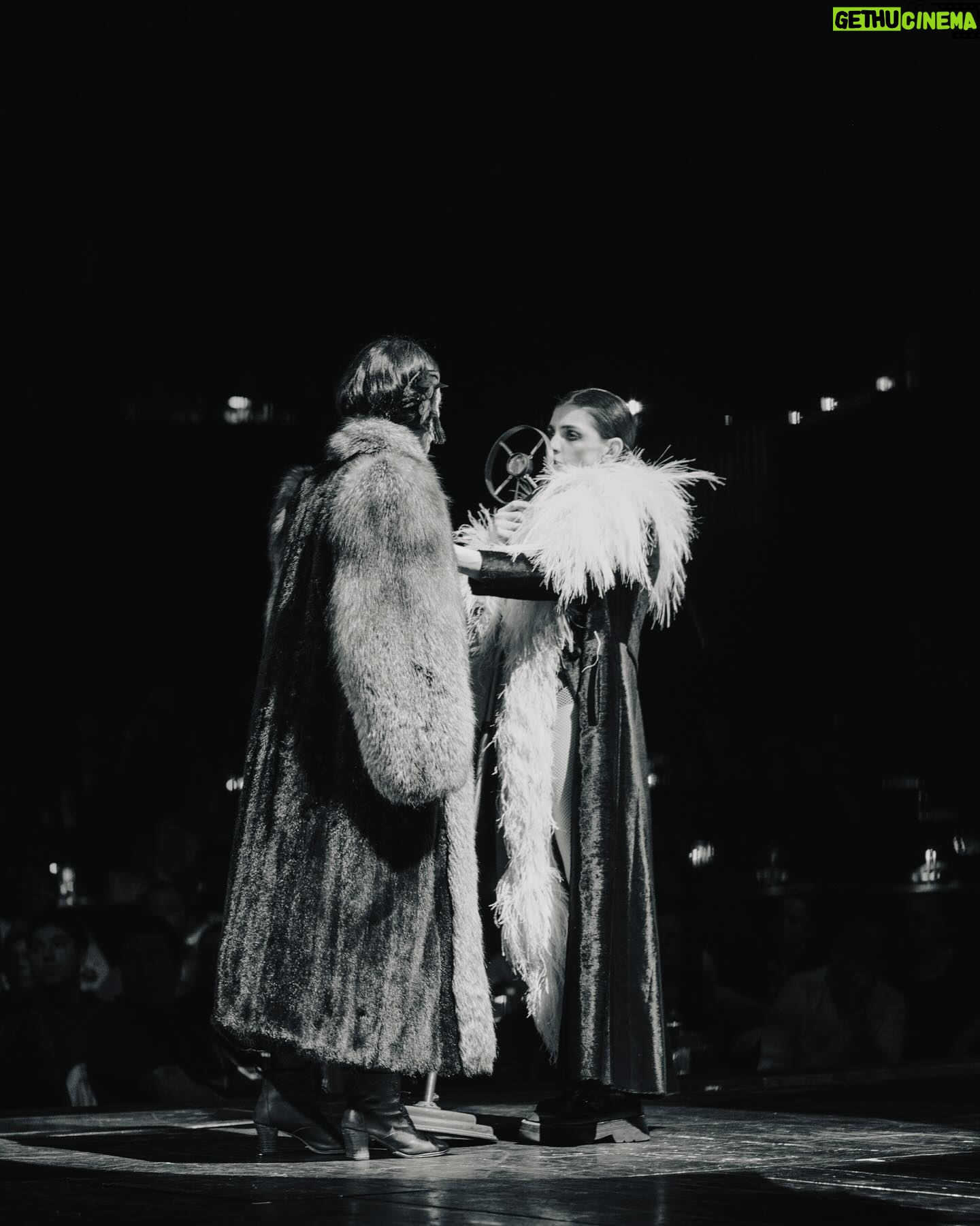 Ilse Salas Instagram - HOY 5pm y 8:30 pm MIS últimas 10 funciones en @cabaretmexico , un musical político, controversial , erótico , incorrecto… ¡vengan a gozar de unas horas de libertad total! Urge. Si compran sus boletos en taquilla no les cobran comisión🫢 …………..📸 @emiliovaldes55