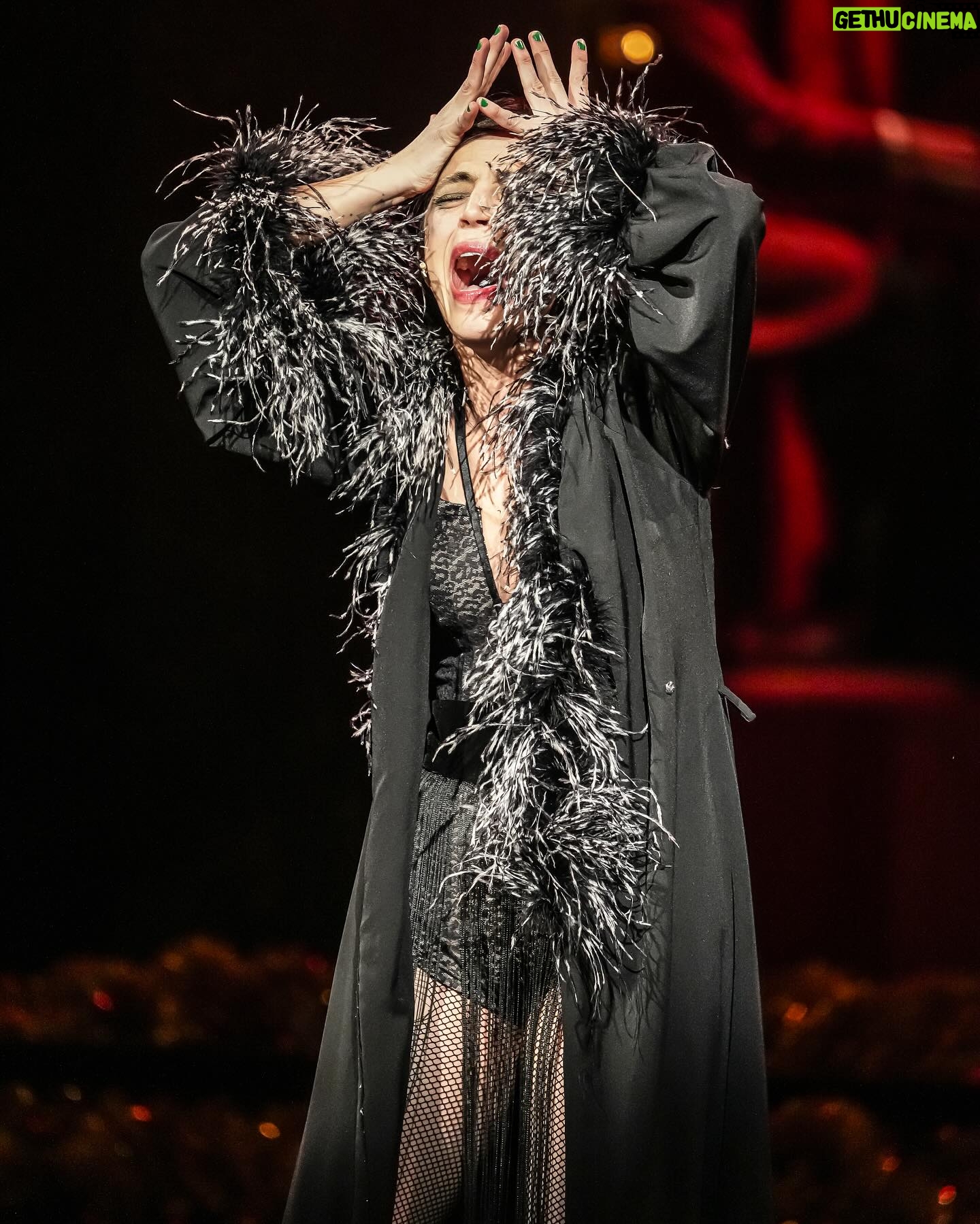 Ilse Salas Instagram - A esta #sallybowles le quedan 4 semanas pero la fiesta ,la rebeldía y la fuerza de @cabaretmexico CONTINÚAN y cada vez más potente y más hermosa. 🙌🏽❤️ 🙌🏽¡A gozar este regalo!. Vengan a celebrar conmigo, o ke ase? 😎