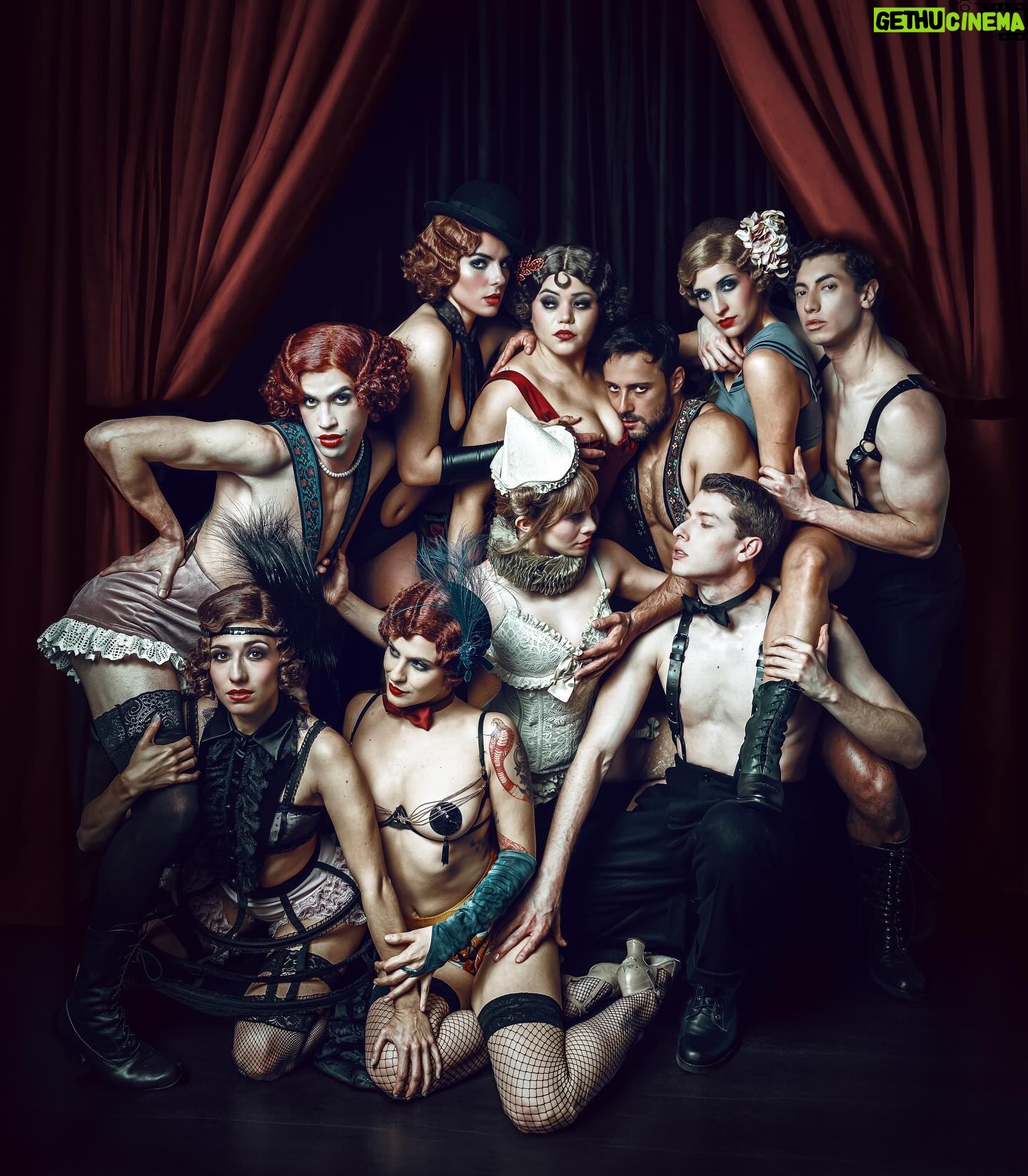 Ilse Salas Instagram - Son TAN brutales😮💨 Aquí puedes ser quien tú quieras, nadie te va a juzgar, este espacio es para ser LIBRES!!! … #CABARET … jueves 8:00pm Viernes 8:30pm Sábado 5pm y 8:30pm Domingos ( yo no doy los domingos) 1:30pm y 5pm ¡ No esperen más! @cabaretmexico @teatroinsurgentes