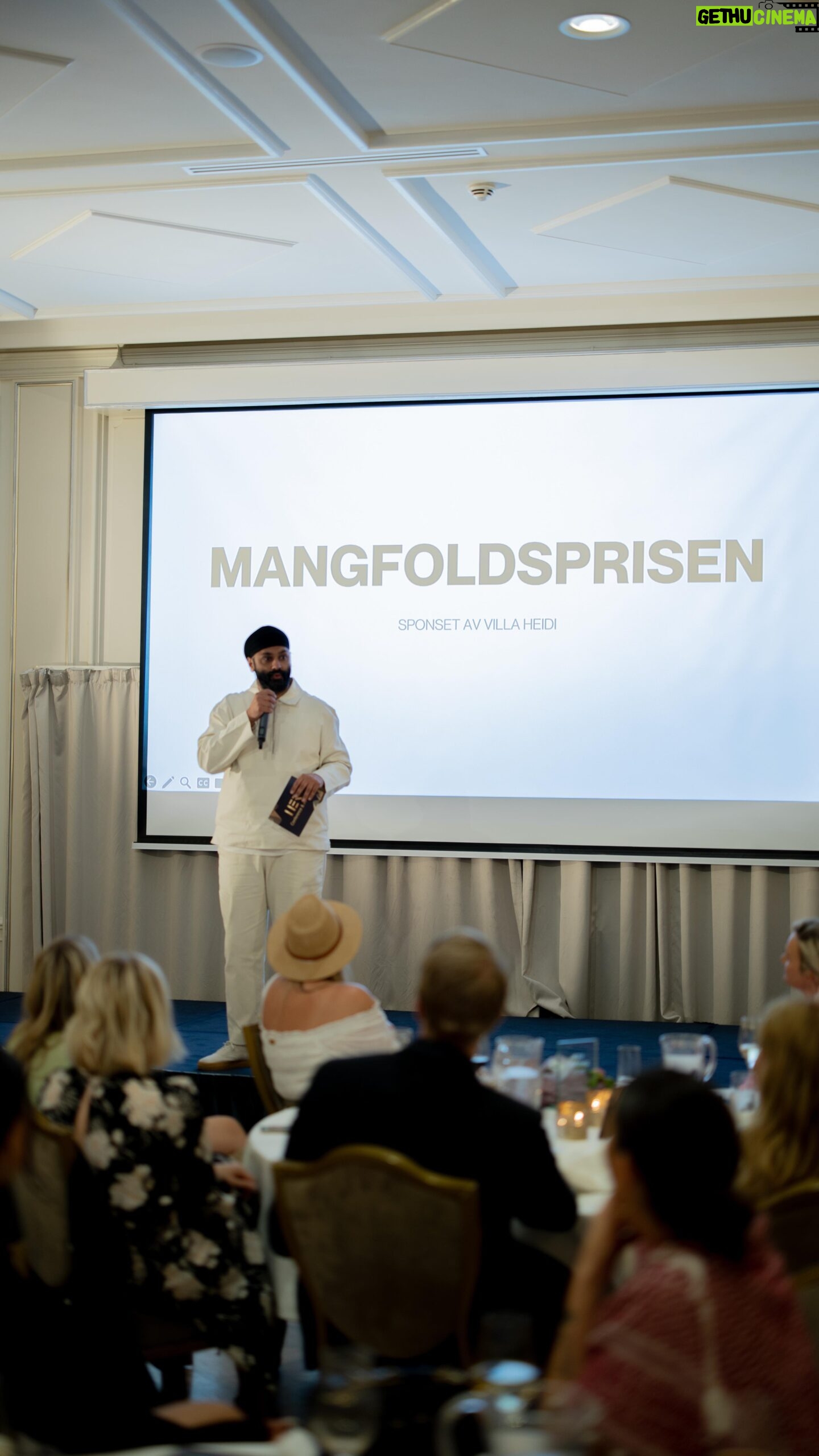 Iman Meskini Instagram - HER Conference & Awards 2024 ✨ Takk til alle våre samarbeidspartnere og bidragsytere, takk til vårt team og alle som var med og gjøre denne dagen til en inspirerende, lærerik og nyttig for oss alle 🙏🏽 Vi gleder oss allerede til neste år ✨ SAVE THE DATE ✨ 8 mai 2025 ✨ 🎥 @rostadmedia #herconference #herconferenceogawards #herprogramet