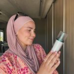Iman Meskini Instagram - Bli med og opplev naturlig skjønnhet med Sei∂r og @imanmeskini !🌟 Vi er så utrolig stolte over å introdusere vår nye Sei∂r ambassadør - den fantastiske Iman Meskini! Iman er kjent for sitt engasjement, sin styrke og inspirasjon til mange. Nå har hun sluttet seg til Sei∂r-familien for å hjelpe oss med å fremme våre verdier om naturlig skjønnhet og bærekraft. 🌿 Iman ble kjent med Sei∂r produktene etter et event i Oslo i 2023 og har brukt Seiðr siden.🤩 For å feire dette spennende partnerskapet, arrangerer vi en eksklusiv giveaway! Iman har valgt ut sine to favorittprodukter fra Sei∂r, nemlig Protective Day Cream SPF 30 og Anti-Age Eye Cream og vi vil gi disse til 2 heldige følgere. Slik deltar du: Følg @seidrnorge og @imanmeskini på Instagram. Lik dette innlegget. Tagg en venn i kommentarfeltet som du tror vil elske Sei∂r-produkter like mye som Iman gjør og vær med i trekningen av 2 produkter hver til deg og vennen din🧡 Vinnere annonseres 3.juni. Masse lykke til! 🍀 #Sei∂r #Giveaway #ImanMeskini #NaturligSkjønnhet #Bærekraft