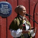 Iman Meskini Instagram - Min 17. mai - tale på Blaker Skanse i går: 🍉🇳🇴 I dag er det 17. mai. Norges nasjonaldag. En dag fylt med glede, fellesskap og stolthet. I dag markerer vi dagen da Norge fikk sin egen grunnlov for over 200 år siden. Denne grunnloven symboliserer vår frihet, rettferdighet og demokrati. Mens vi feirer vår egen frihet i dag, må vi ikke glemme de som er langt i fra fri. Vi lever i en urettferdig verden, der kontrastene blir så store at det blir vanskelig for oss å forstå. Men hvor heldige er ikke vi som bor i et land med ytringsfrihet? Det minste vi kan gjøre er å bruke den for de som ikke får lov til å ha en stemme. Mest av alt gjør det meg veldig takknemlig. Så heldige vi er som har muligheten til å samles her i dag, på et så fint sted som Blaker Skanse. La oss bruke denne dagen til å minnes våre egne kamper for frihet, og samtidig kjempe for andres rett til frihet. Vi er ikke fri før alle er fri! Jeg ønsker dere alle en fantastisk 17. mai med deres kjære og nære! Gratulerer med dagen til dere alle, og fri Palestina!🇵🇸❤️