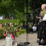 Iman Meskini Instagram - Min 17. mai - tale på Blaker Skanse i går: 🍉🇳🇴 I dag er det 17. mai. Norges nasjonaldag. En dag fylt med glede, fellesskap og stolthet. I dag markerer vi dagen da Norge fikk sin egen grunnlov for over 200 år siden. Denne grunnloven symboliserer vår frihet, rettferdighet og demokrati. Mens vi feirer vår egen frihet i dag, må vi ikke glemme de som er langt i fra fri. Vi lever i en urettferdig verden, der kontrastene blir så store at det blir vanskelig for oss å forstå. Men hvor heldige er ikke vi som bor i et land med ytringsfrihet? Det minste vi kan gjøre er å bruke den for de som ikke får lov til å ha en stemme. Mest av alt gjør det meg veldig takknemlig. Så heldige vi er som har muligheten til å samles her i dag, på et så fint sted som Blaker Skanse. La oss bruke denne dagen til å minnes våre egne kamper for frihet, og samtidig kjempe for andres rett til frihet. Vi er ikke fri før alle er fri! Jeg ønsker dere alle en fantastisk 17. mai med deres kjære og nære! Gratulerer med dagen til dere alle, og fri Palestina!🇵🇸❤️