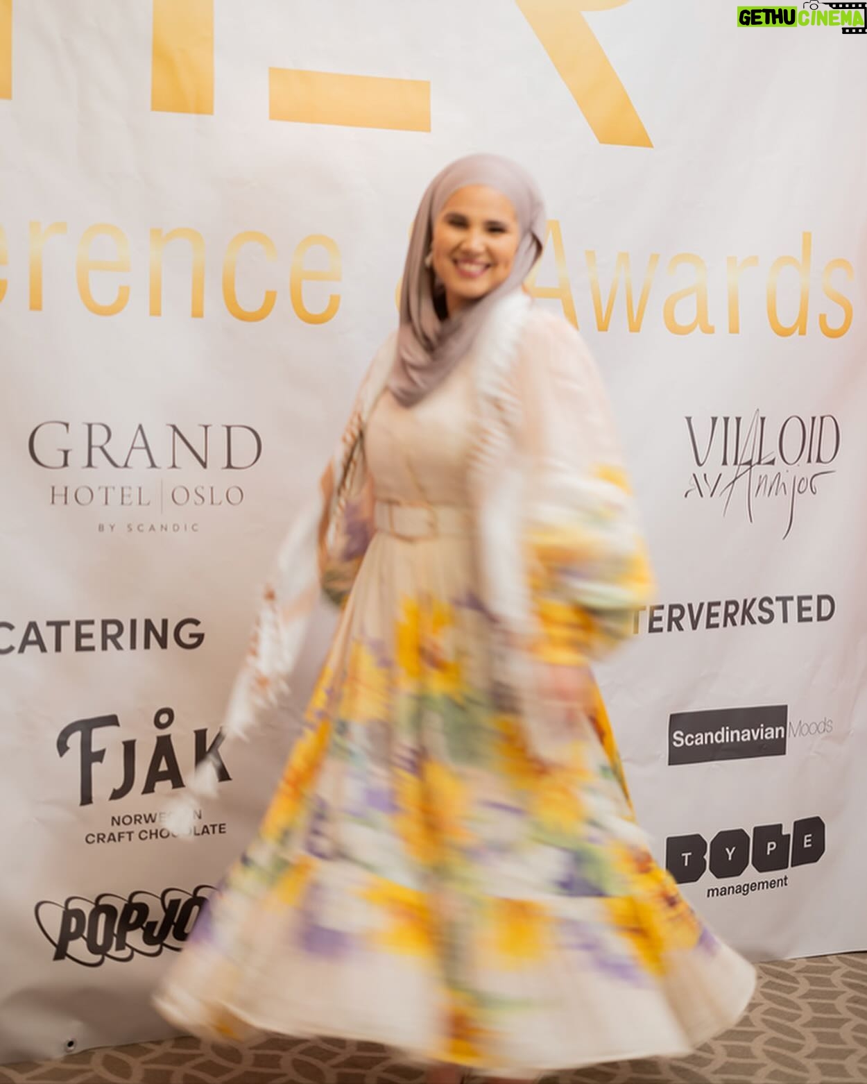 Iman Meskini Instagram - FOR EN KVELD!🌟 Tusen takk til alle som kom på HER Conference & Awards 2024. Jeg har ikke ord til å beskrive den sterke og feminine energien som var i det rommet på mandag, wow! 🤩 Takk til alle som gjorde dagen og kvelden så bra som den ble, og takk for at vi fikk gi Palestina den plassen den burde hatt på alle eventer og sammenkomster. 💔🇵🇸 Også vil jeg si spesielt takk til våre flotte konferansierer @oddmagnusw & @tinashewilliamson - for en DUO!👏🏽❤️ Gleder meg til neste år 🏆🙌🏽 Reklame: @reli.norge 👗 📸: @rostadmedia