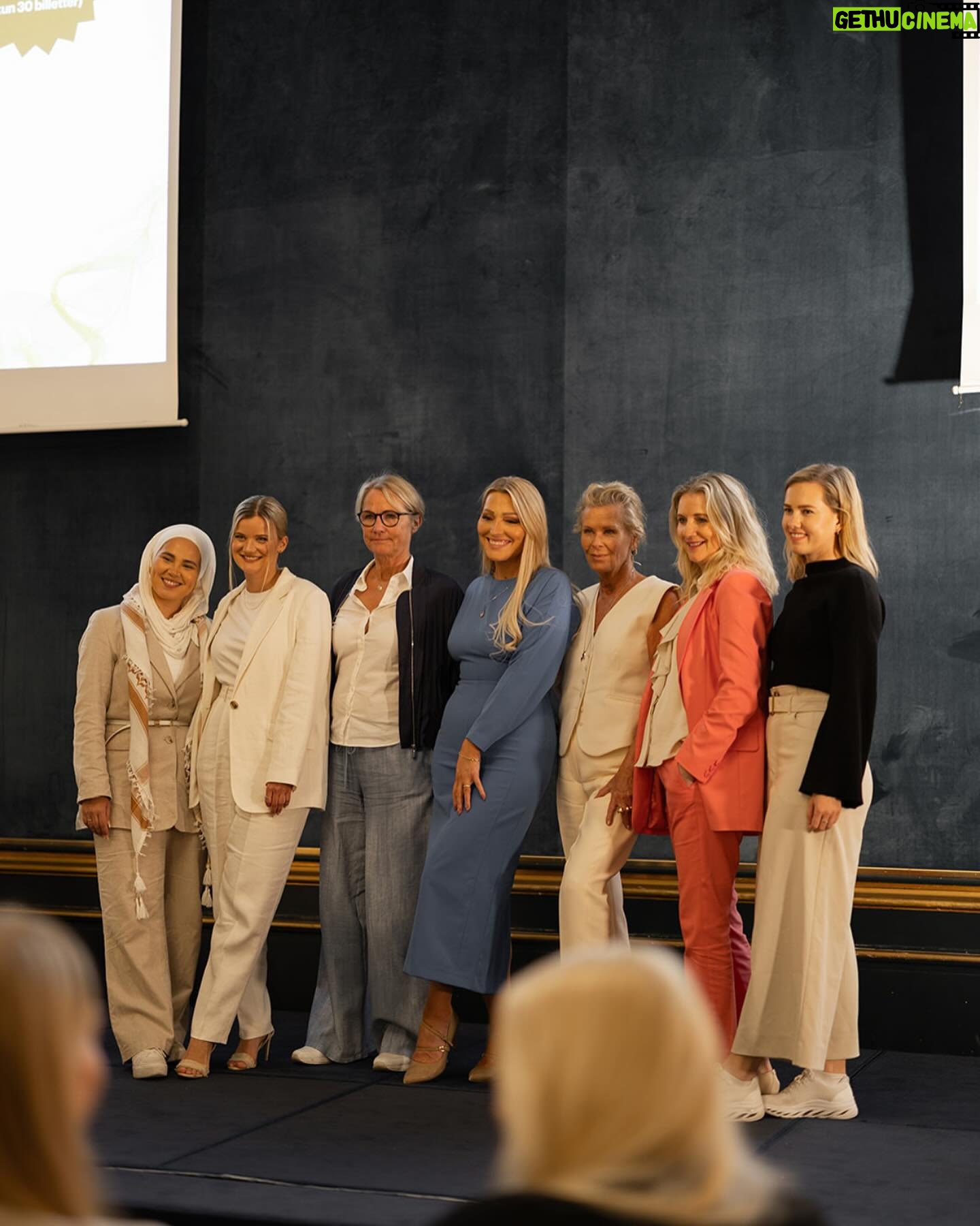 Iman Meskini Instagram - FOR EN KVELD!🌟 Tusen takk til alle som kom på HER Conference & Awards 2024. Jeg har ikke ord til å beskrive den sterke og feminine energien som var i det rommet på mandag, wow! 🤩 Takk til alle som gjorde dagen og kvelden så bra som den ble, og takk for at vi fikk gi Palestina den plassen den burde hatt på alle eventer og sammenkomster. 💔🇵🇸 Også vil jeg si spesielt takk til våre flotte konferansierer @oddmagnusw & @tinashewilliamson - for en DUO!👏🏽❤️ Gleder meg til neste år 🏆🙌🏽 Reklame: @reli.norge 👗 📸: @rostadmedia