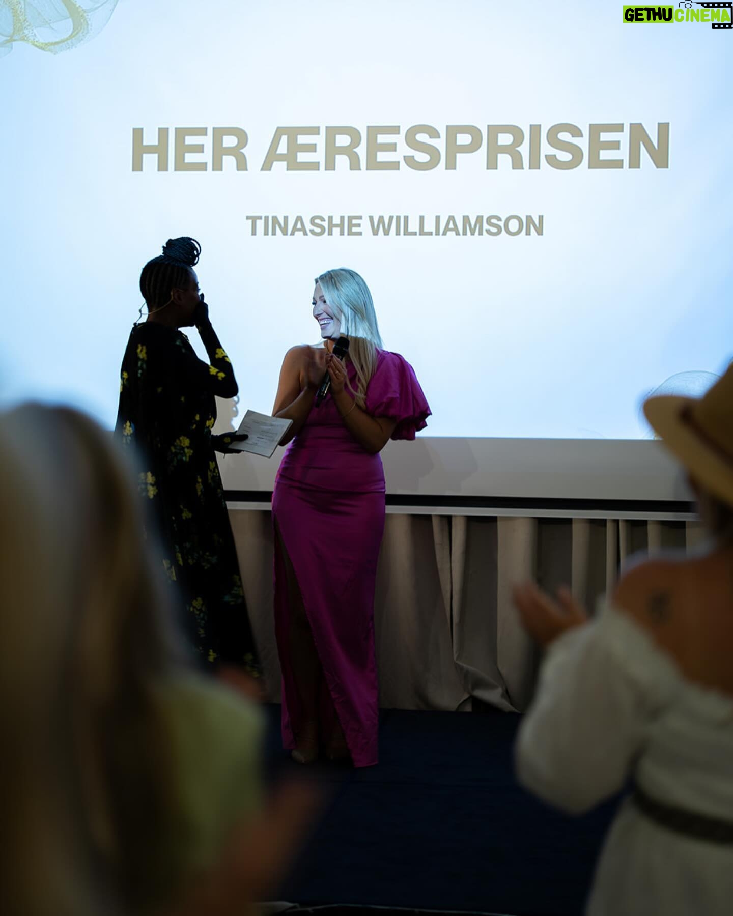 Iman Meskini Instagram - FOR EN KVELD!🌟 Tusen takk til alle som kom på HER Conference & Awards 2024. Jeg har ikke ord til å beskrive den sterke og feminine energien som var i det rommet på mandag, wow! 🤩 Takk til alle som gjorde dagen og kvelden så bra som den ble, og takk for at vi fikk gi Palestina den plassen den burde hatt på alle eventer og sammenkomster. 💔🇵🇸 Også vil jeg si spesielt takk til våre flotte konferansierer @oddmagnusw & @tinashewilliamson - for en DUO!👏🏽❤️ Gleder meg til neste år 🏆🙌🏽 Reklame: @reli.norge 👗 📸: @rostadmedia