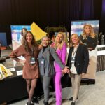 Iman Meskini Instagram - For en reise! ⭐️ Jeg er så stolt over hva 10 ressurssterke kvinner 1 mann i HER - teamet har klart å få til på litt over 1 år. Ballen begynte å rulle i januar 2023 da @donnakastrati tok kontakt med meg på instagram og lurte på om jeg ville være med på denne reisen, og jeg har ikke sett meg tilbake siden jeg svarte «JA!». Det har vært utrolig spennende, lærerikt, gøy, slitsomt, stressende, utfordrende også gøy igjen! @donnakastrati åpnet en dør til en helt ny verden for meg, og jeg er så takknemlig for å få lov til å være en del av denne fantastiske ideen som ble til virkelighet i går 8. mars!👏🏽 @her_programmet er ENDELIG lansert og du kan nå gå inn på linken i bio og sjekke ut hva det hele handler om. Har du en indre gründer i deg som du vil slippe fri? - NÅ ER TIDEN INNE! Og frem til mandag kan du kjøpe tilgang til alle 4 fasene i programmet for en introduksjonspris på 4990kr!❤️