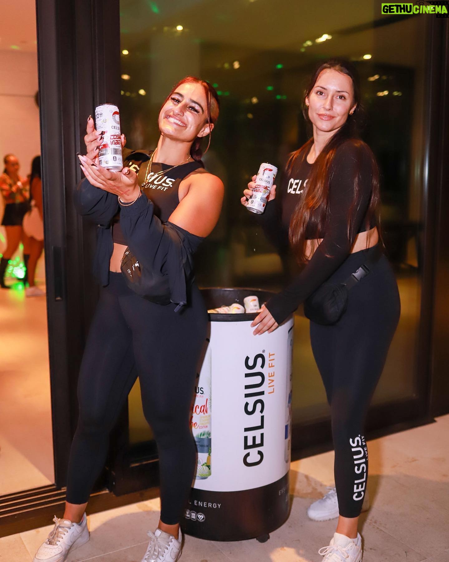 Imani Hakim Instagram - Thank you for bringing it all together! 🧡🖤 @unlimitedeventrentals @celsius @mixedchickshair @savionsbakedgoods @southcentralbaddiekitchen @indoggogin @21seeds @happydad @urbandessertlab @officialh2woah