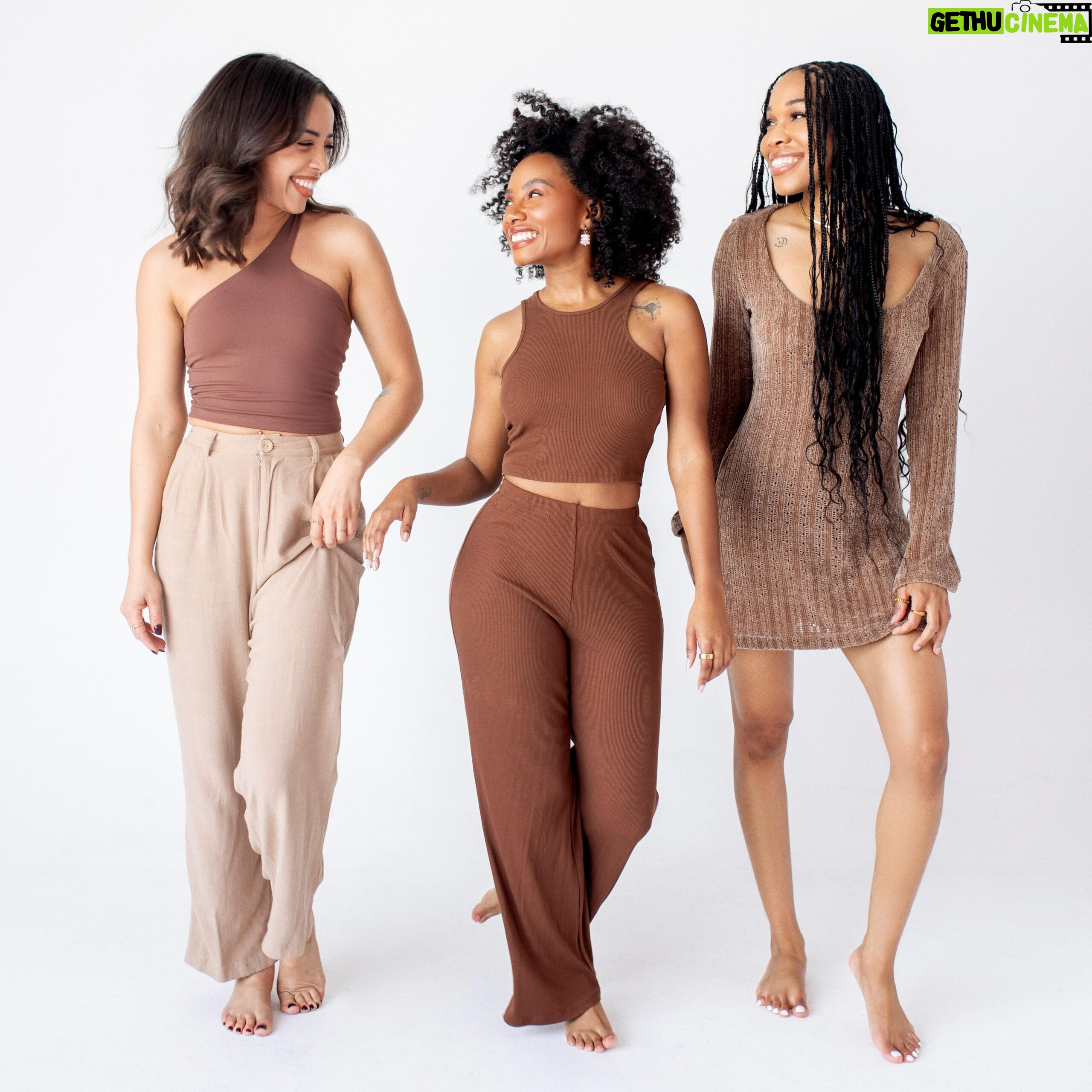 Imani Hakim Instagram - welcome 🤎 officially introducing you to presentself, a wellness collective inviting you to embrace your current state of being. our events serve as an invitation from you to you. with us you’ll feel the grace and support of your community to embrace your past, present and future self - à se ✨ ps - name 3 things you’re feeling #presentself