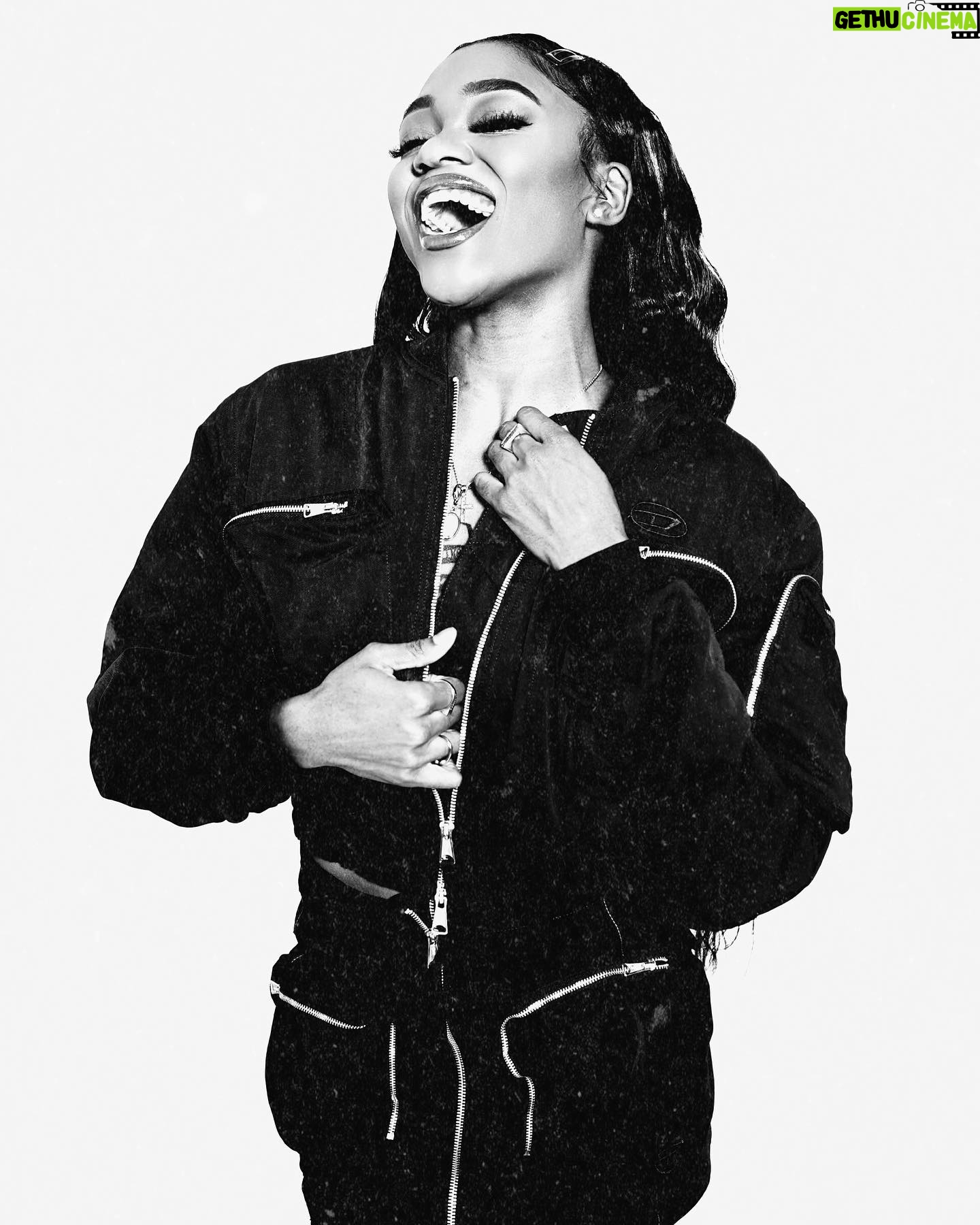 Imani Lewis Instagram - MERCH DROP TMM!!!π₯·πΎπ€π€ #ready4mocha πΈ: @vp.trey