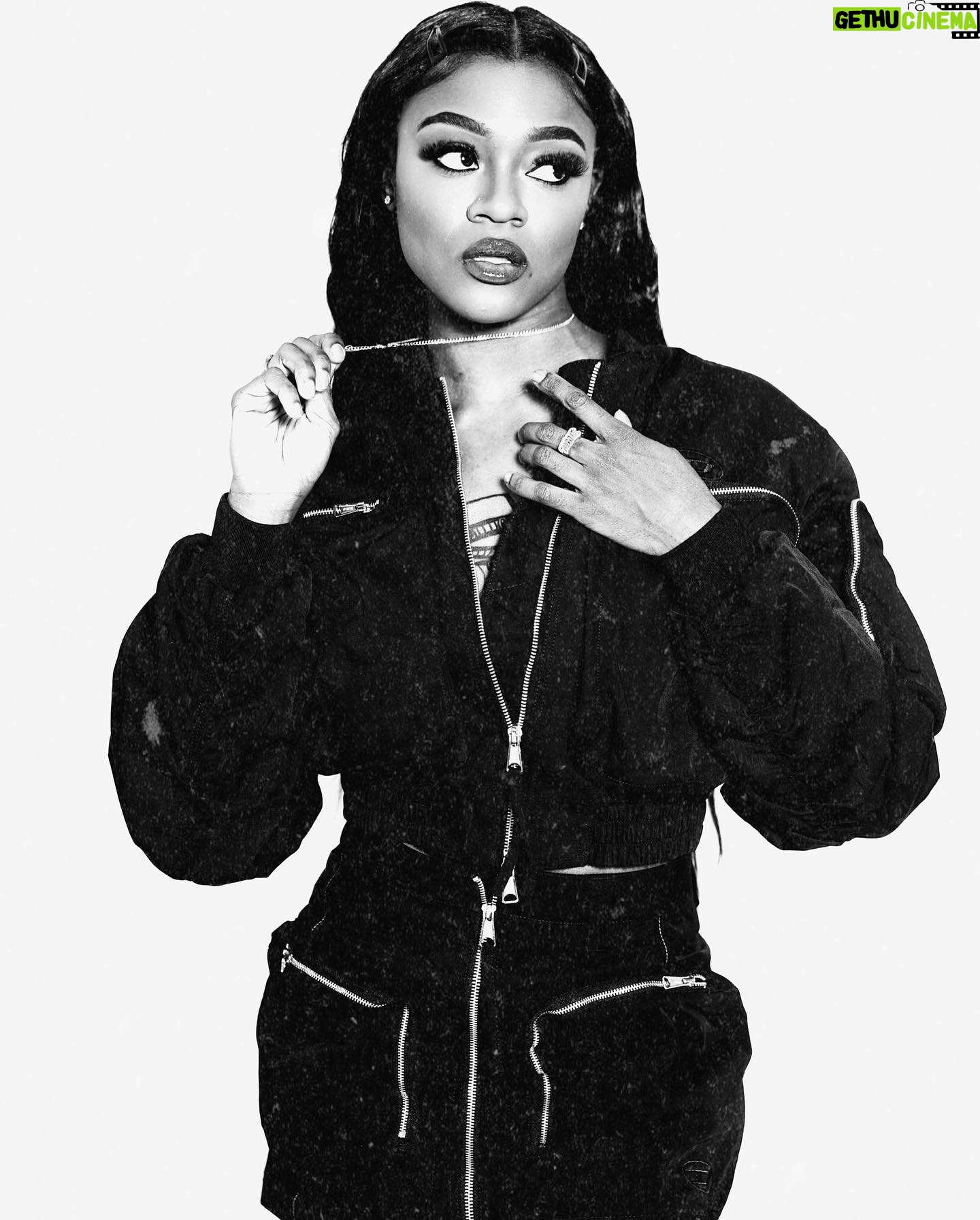 Imani Lewis Instagram - MERCH DROP TMM!!!π₯·πΎπ€π€ #ready4mocha πΈ: @vp.trey