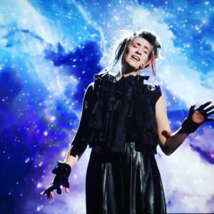 Imogen Heap Instagram - ‪Thanks to the @recordingacademy for inviting Imogen to hold the opening speech of the #Grammys2020 with the @mi.mu.gloves. We’ve been enjoying the show!‬ ‪Thanks to everyone who helped make it happen! Xx Team Heap‬

Earrings by @incastarzinsky
Styling by @aroarchive @ariana.waiata