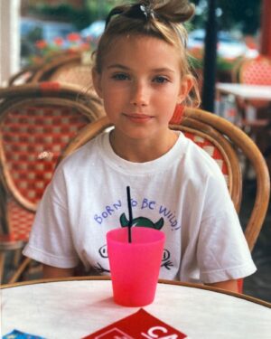 Imogen Poots Instagram - 90’s Tru self
 @cafe_rouge
 #iykyk