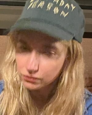 Imogen Poots Instagram - Happy Birthday to @olreid thank you Clare Stone for our caps and for capturing the zevia grape moment, the beverage that simply won’t quit. Told Noah to grab a woman’s purse, all makes sense, congratulations to us, happy new year.