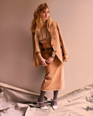 Imogen Poots Instagram - @amazingmagazine 🤍
@lisahoughton @bentalbott @nailsbynadiabx @mrbitton @damianfoxe