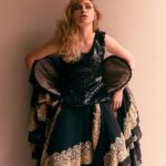 Imogen Poots Instagram - @amazingmagazine @lisahoughton @bentalbott @nailsbynadiabx @mrbitton @damianfoxe 🖤
