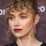 Imogen Poots Instagram - Thanks for the 🌭 treatment @melaniemakeup @hairbyjohnd @karlawelchstylist Felt like a real 🖤🧹🐈‍⬛🎉