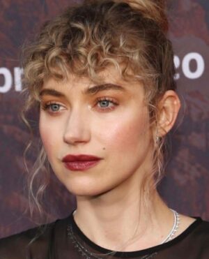 Imogen Poots Instagram - Thanks for the 🌭 treatment @melaniemakeup @hairbyjohnd @karlawelchstylist Felt like a real 🖤🧹🐈‍⬛🎉