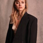 Imogen Poots Instagram - @amazingmagazine @lisahoughton @bentalbott @nailsbynadiabx @mrbitton @damianfoxe 🖤