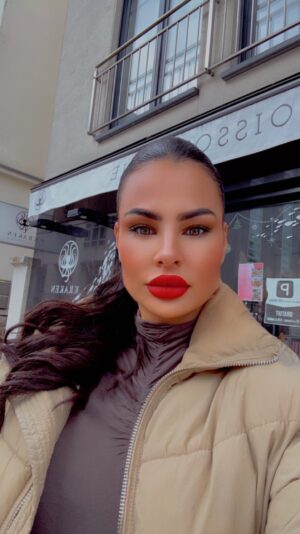 Inès Lee Instagram - Cause I’m woman ✨#mindsetcoach#mindsetmotivation#girlsupportgirls