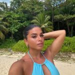 Inès Sberro Instagram – 🩵🌴🥥