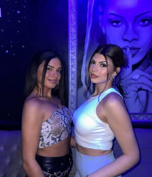 Inès Sberro Instagram - La night ✨🔥 #année2000