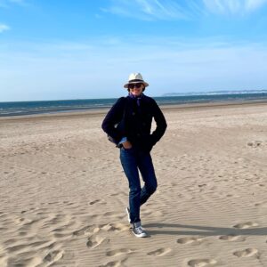 Inès de La Fressange Instagram - Les vacances de Madame Hulot … #Deauville #tropical #lucienleuven