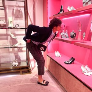 Inès de La Fressange Instagram - Checking everything @rogervivier !
#ilovemywork #Parigi tonight #picture @_stmleux all dress up by @inesdelafressangeparis